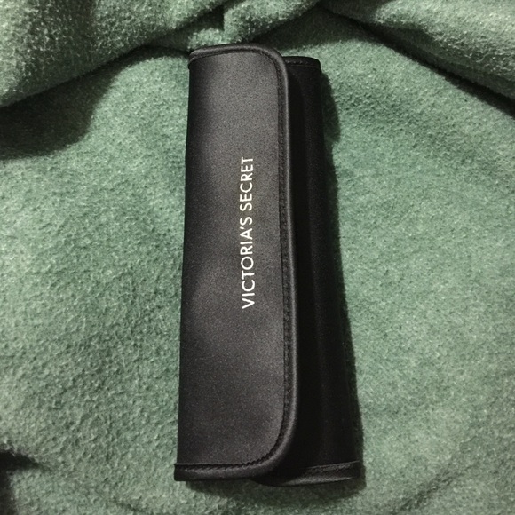 Three pieces Victoria's Secret brush set.