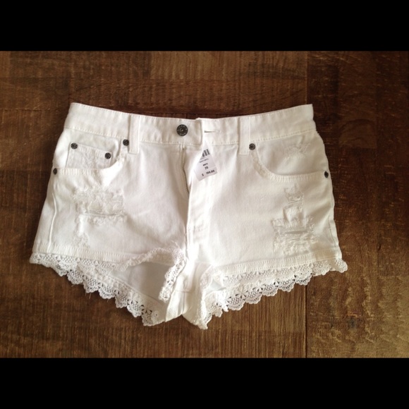 NWT Festival Ready White Eyelet Carmar Shorts