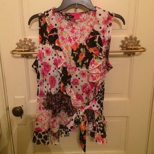 Sunny Leigh ruffle top!! Love the colors!!👒👒