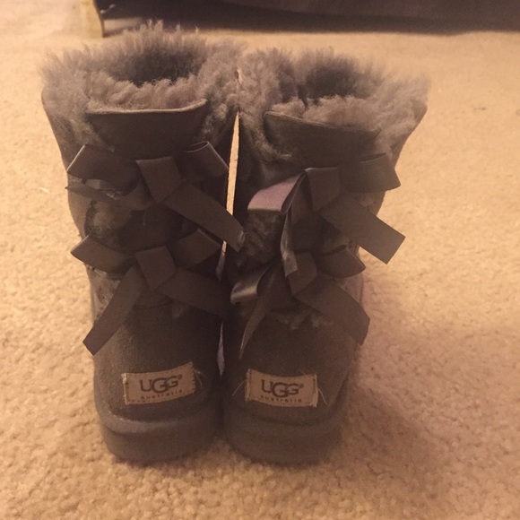 Grey Bailey bow UGGs