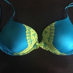 Victoria's Secret bra 34DD Very Sexy Pushup