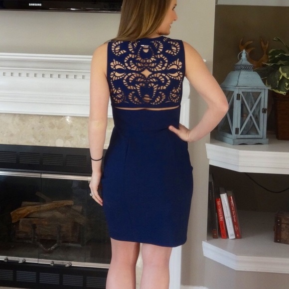Kay Unger Dresses & Skirts - Navy phoebe couture laser cut dress.