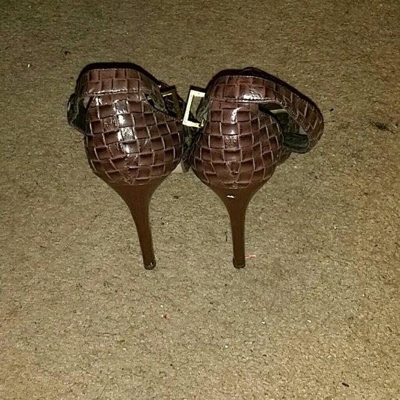 Shoes - Picture 3 of 4