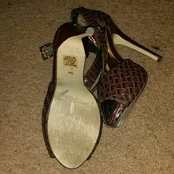 Shoes - Picture 4 of 4