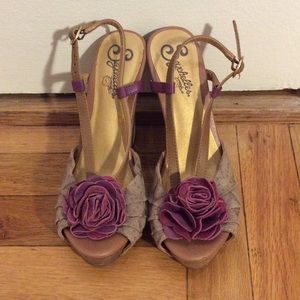 SOLD! 🎀 Super Cute Platform Sandals 🎀