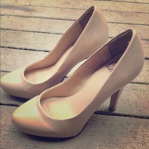 💛Nude Close-toed Heels💛
