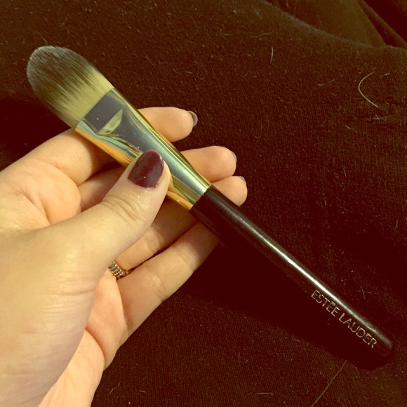 Ester Lauder foundation brush