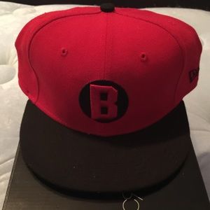 B New Era Cap Size 7 3/4