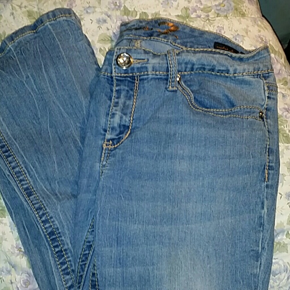 Seven7 blue jeans