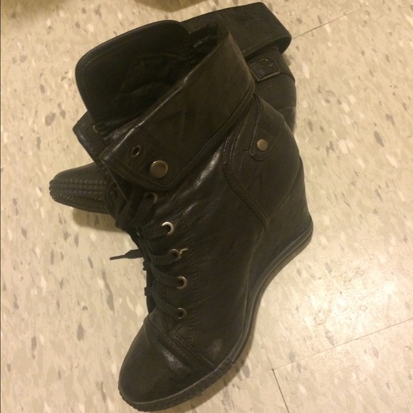 Wedge heels ! ON HOLD FOR JORIE