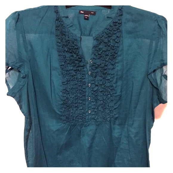 GAP short-sleeve blouse