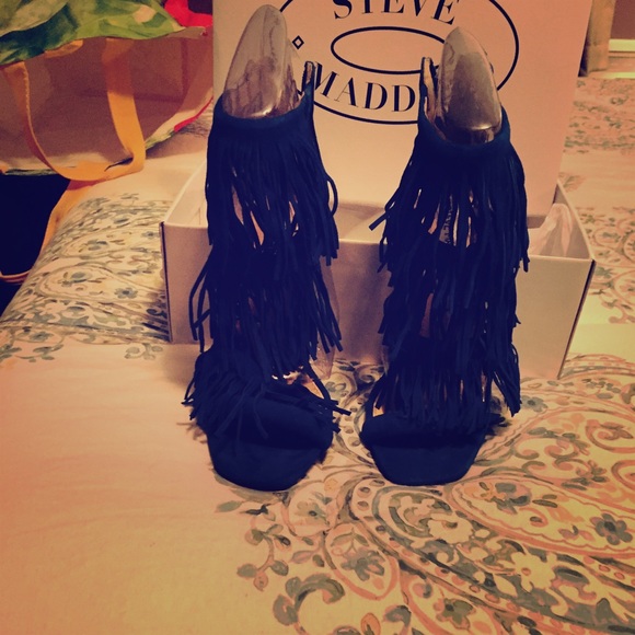 Steve Madden Fringly shoes