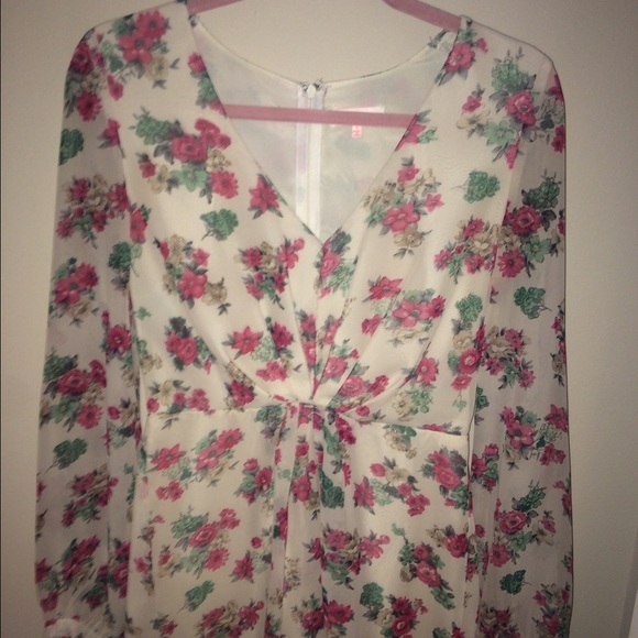 Nameless floral long sleeve romper. - Picture 2 of 4