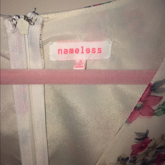 Nameless floral long sleeve romper. - Picture 3 of 4