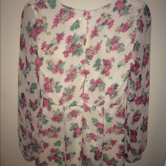 Nameless floral long sleeve romper. - Picture 4 of 4