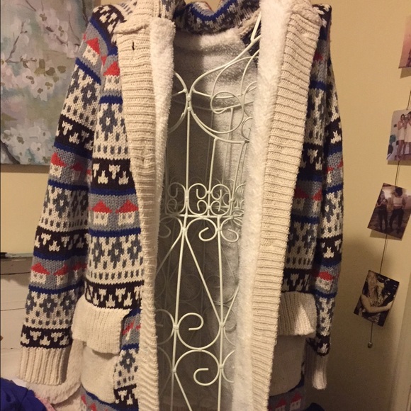 Sweater with fuzzy inside. - Picture 3 of 4