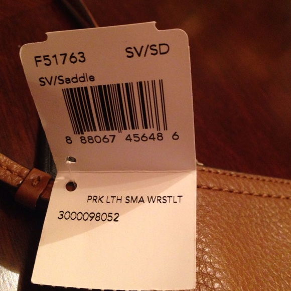 Coach Park Leather Small Wristlet - NWT - Sand - Picture 2 of 4