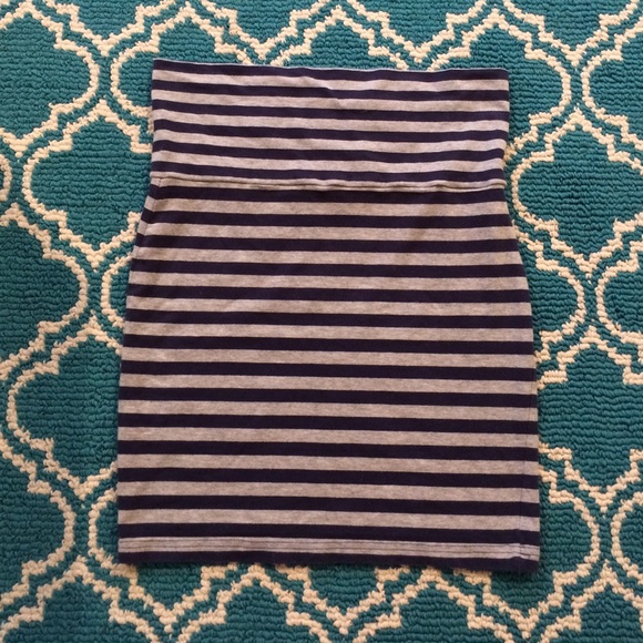 Black and navy f21 skirt