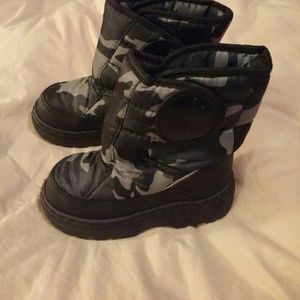 Toddler winter boots size 9 boys