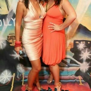 BCBG MAXAZRIA petities champagne colored dress