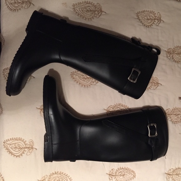 Dirty Laundry Rain Boots