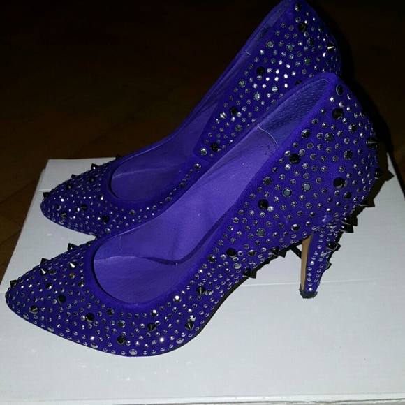 Heels - Picture 2 of 4