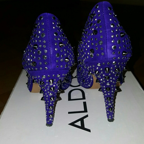 Heels - Picture 3 of 4