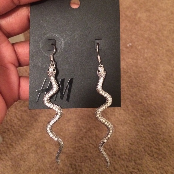Rhinestone snake earrings 🐍