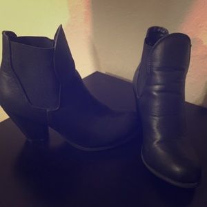 Fall black boots 🍂🍃