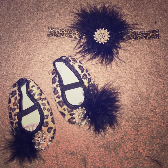 Baby shoes and headband set