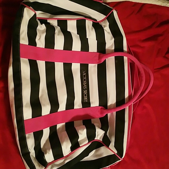 VICTORIA SECRET DUFFLE BAG