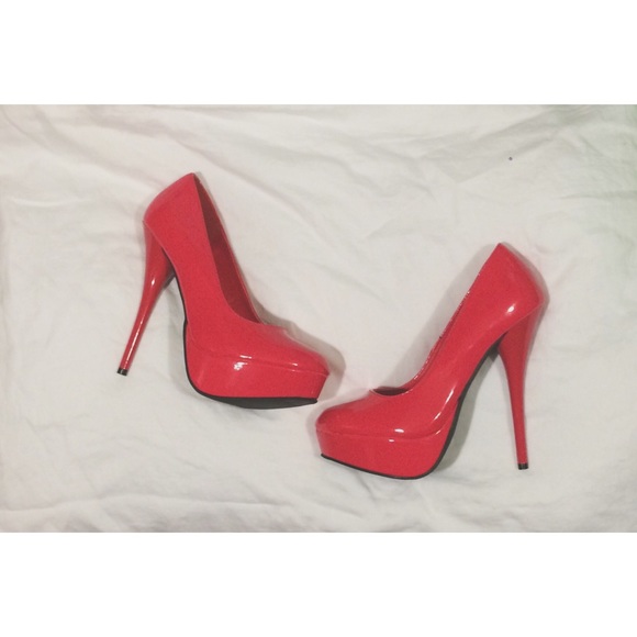 Charlotte Russe Shoes - NWOT Hot Pink Patent Charlotte Russe Heels