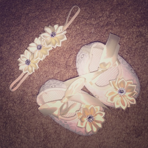 Cream infant headband and shoe set