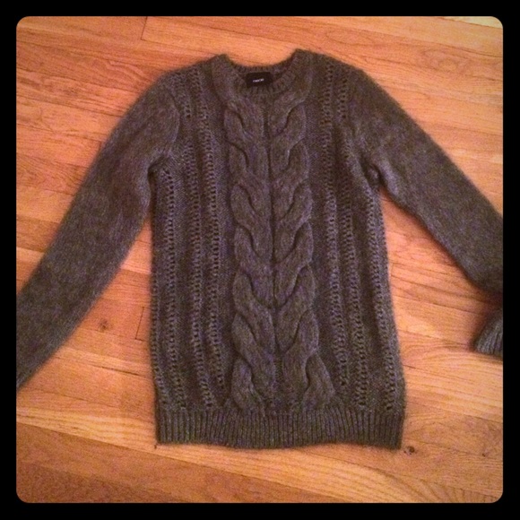 Chunky knit mid-weight, wool-mix grey sweater