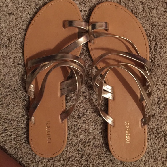 Forever 21 metallic gold sandals 👍🏽