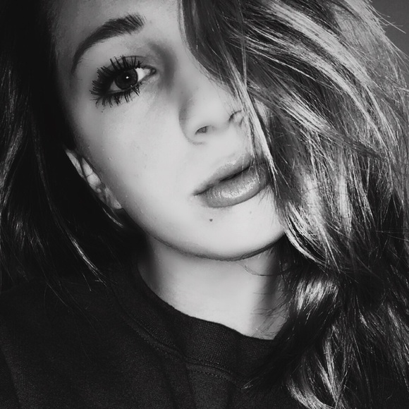 Meet your Posher, Caroline