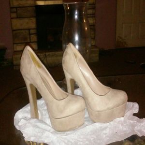 Shoedazzle Suede heels