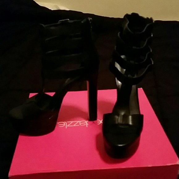 Shoedazzle black bardot. 6 inch heel 2 in platform