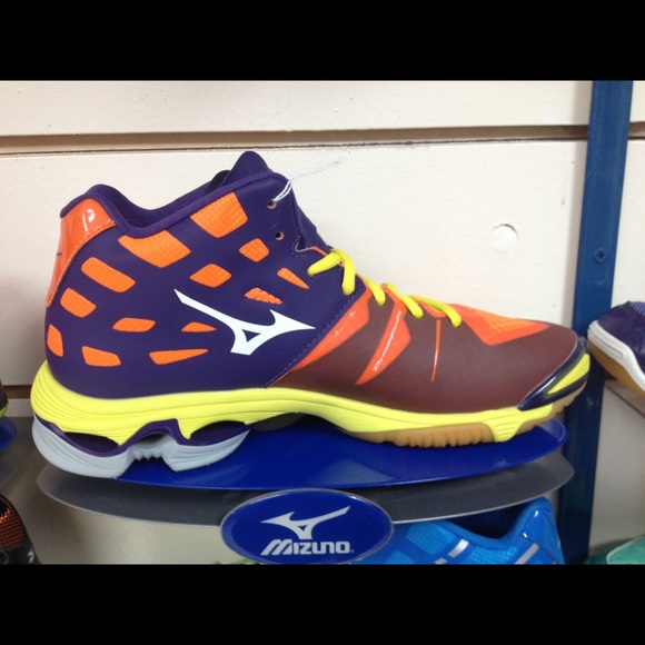 *Sold* PRICE FIRM  UNISEX VOLLEYBALL Mizuno - Picture 2 of 2