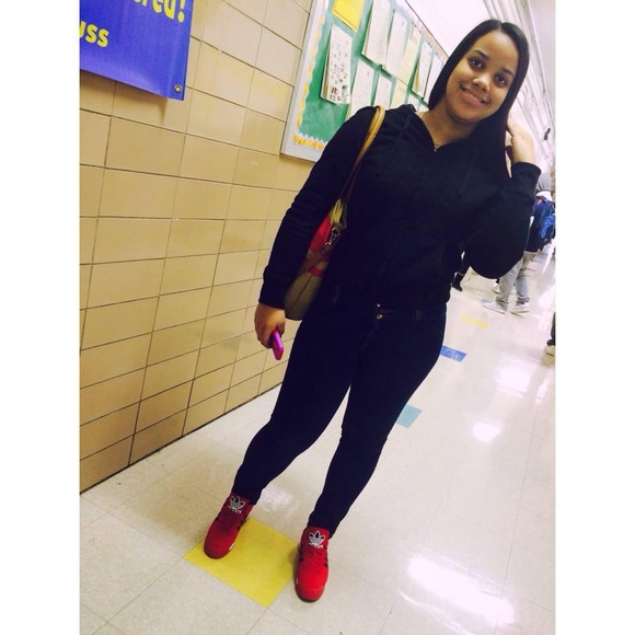 Meet your Posher, Yessica - Picture 1 of 1