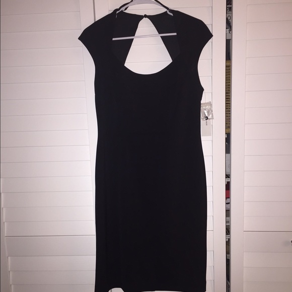 Maggie London Dresses & Skirts - NWT Maggie London black Open Back Sheath Dress 12