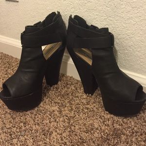 Buckled Straped Peep Toe Booties