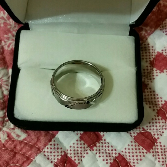 Men's  titanium wedding  band - Picture 3 of 4