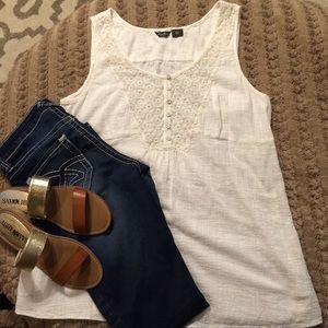 So cute! Eddie Bauer White cotton top