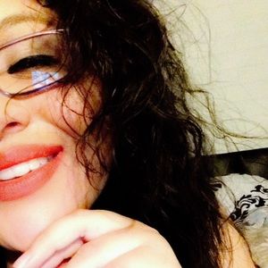 Meet your Posher, Estefani