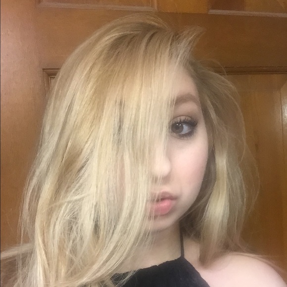 Meet Your Posher 💟 - Picture 2 of 4