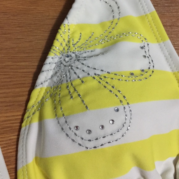 Striped bikini top - Picture 2 of 4