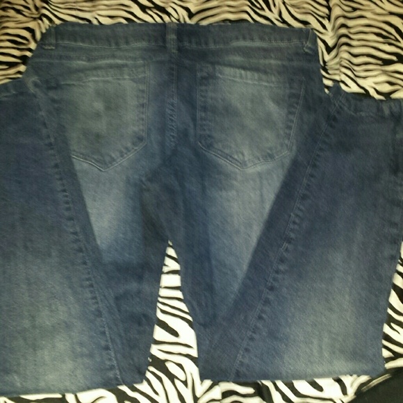 Blue pant / Capri . - Picture 2 of 3