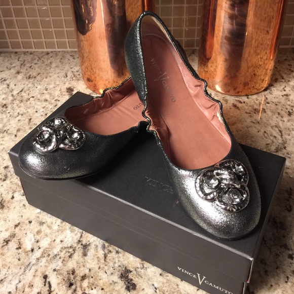 Vince Camuto metallic grey