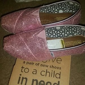 Super cute toms!!!!'